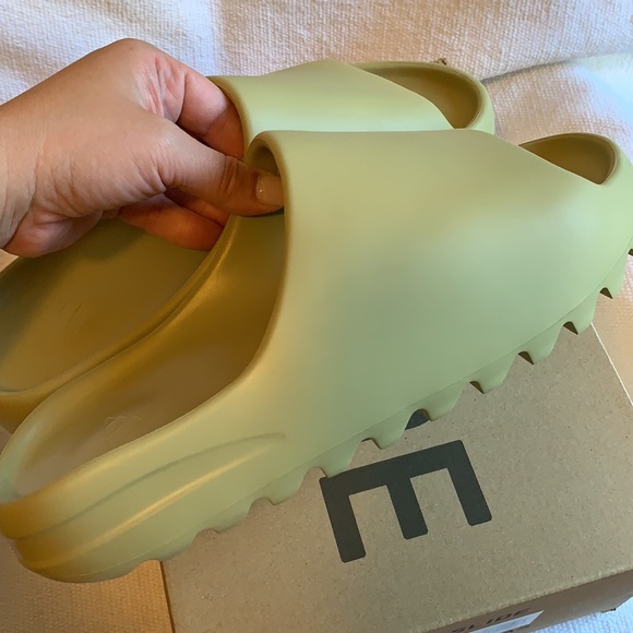 Adidas Yeezy Slide Resin Color Sz 11 main image 14